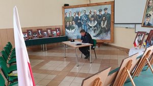 Komendant Powiatowy Policji w Staszowie przeprowadził warsztaty dla nauczycieli