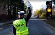 Wiesz jak się zachować, gdy policjant kieruje ruchem? - film