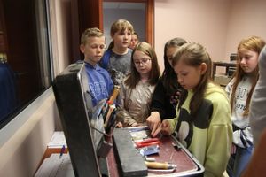 Wizyta dzieci w Komendzie Powiatowej Policji w Staszowie