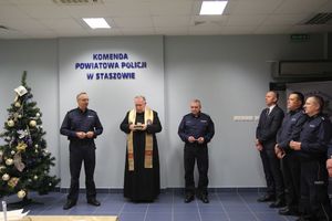 Przedświąteczne spotkanie staszowskich policjantów