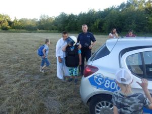 Sobótka w Kurozwękach z udziałem policjantów